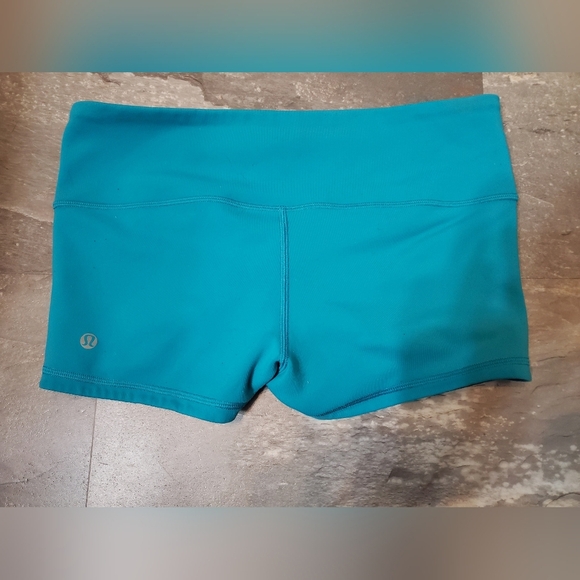 Lululemon Reversible Boogie Mini Shorts. Navy Blue & Aqua. 2" Inseam. Size 8. - Picture 3 of 9